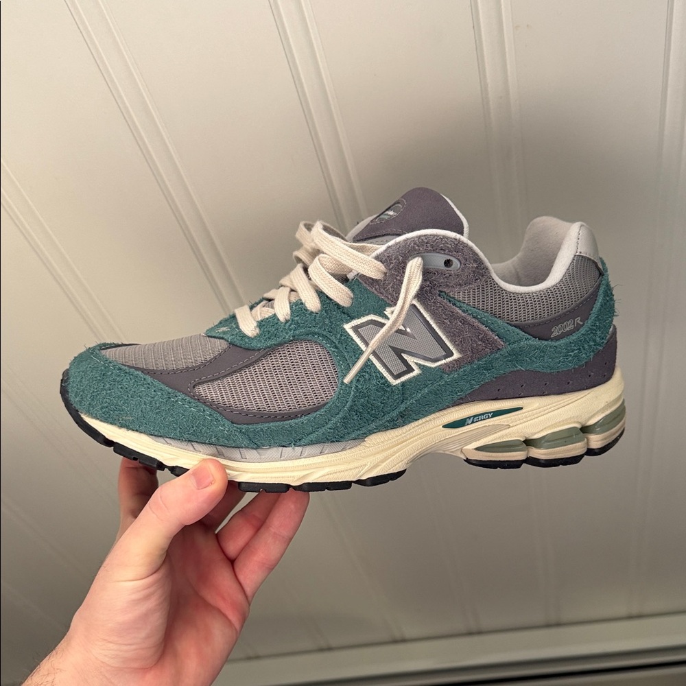 New Balance 2002r